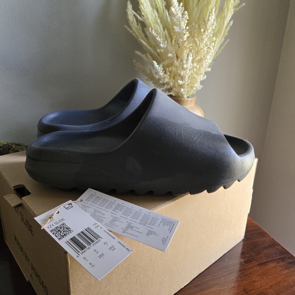 Yeezy Slides Slate Grey - Picture 2 of 5